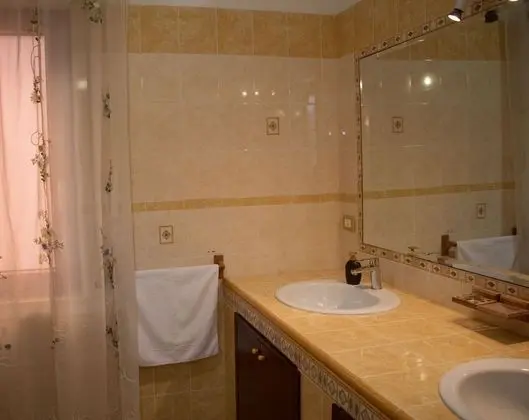 Tek Büyük Yataklı Oda, Ortak Banyo