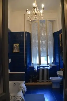 Tek Büyük Yataklı Oda, Ortak Banyo (Caravaggio)