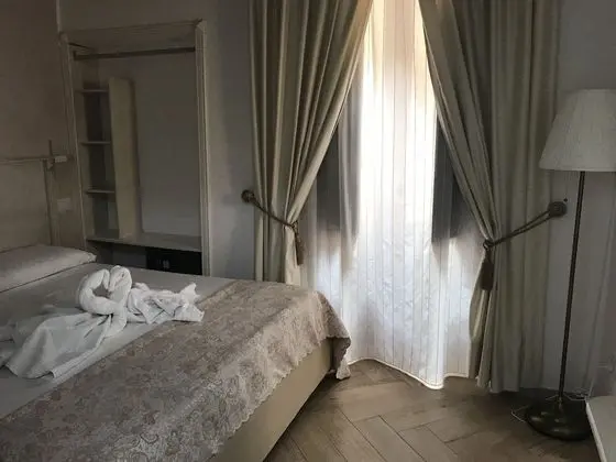 Standard Tek Büyük Yataklı Oda