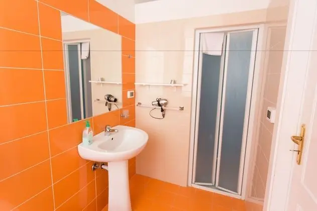 Standard Ortak Ranzalı Oda, Sadece kadınlar için, Ortak Banyo (up to 6 people)