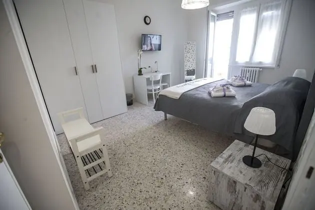 Deluxe Tek Büyük Yataklı Oda (Private External Bathroom)