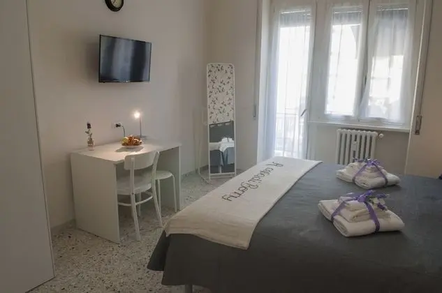 Deluxe Tek Büyük Yataklı Oda (Private External Bathroom)