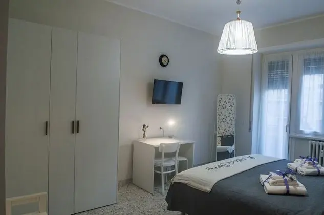 Deluxe Tek Büyük Yataklı Oda (Private External Bathroom)