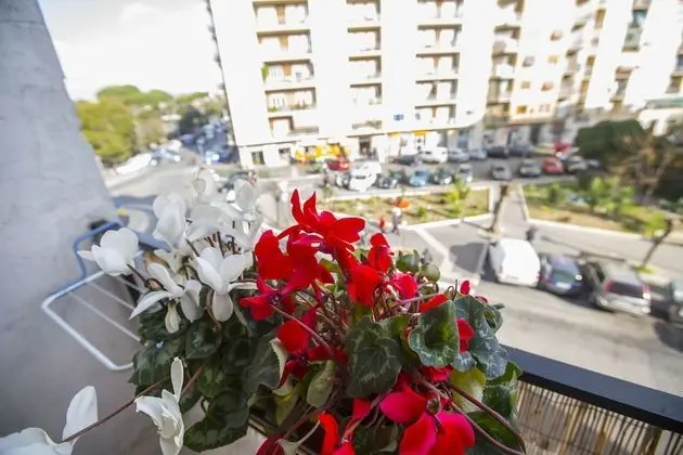 Deluxe Tek Büyük Yataklı Oda (Private External Bathroom)