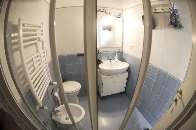 Deluxe Tek Büyük Yataklı Oda (Private External Bathroom)