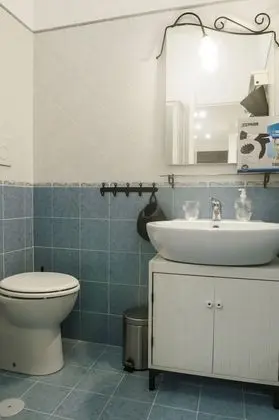 Deluxe Tek Büyük Yataklı Oda (Private External Bathroom)