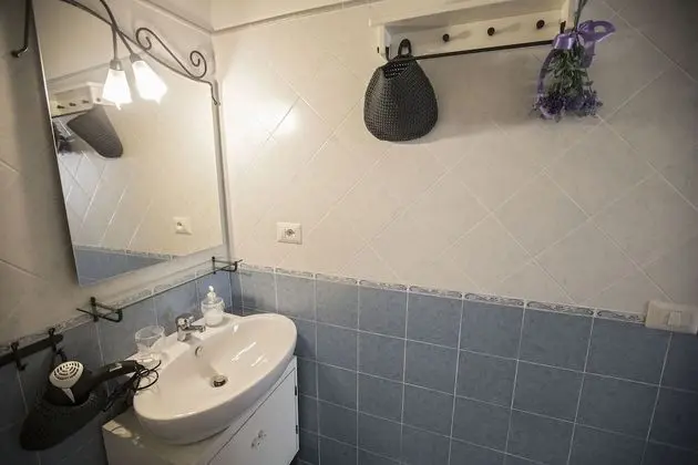 Deluxe Tek Büyük Yataklı Oda (Private External Bathroom)