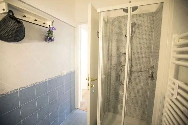 Deluxe Tek Büyük Yataklı Oda (Private External Bathroom)