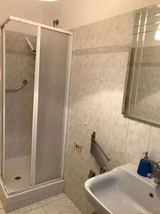 Tek Büyük Yataklı Oda, Ortak Banyo