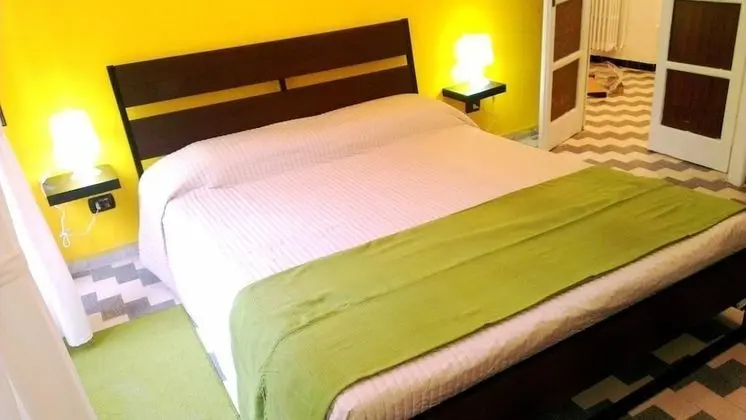 City Tek Büyük Yataklı Oda