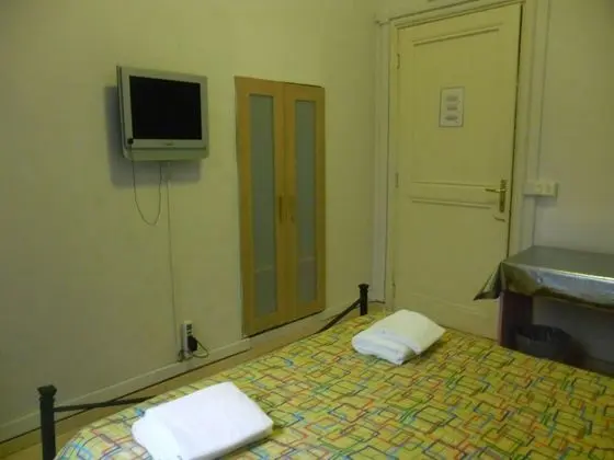 Tek Büyük Yataklı Oda, Ortak Banyo