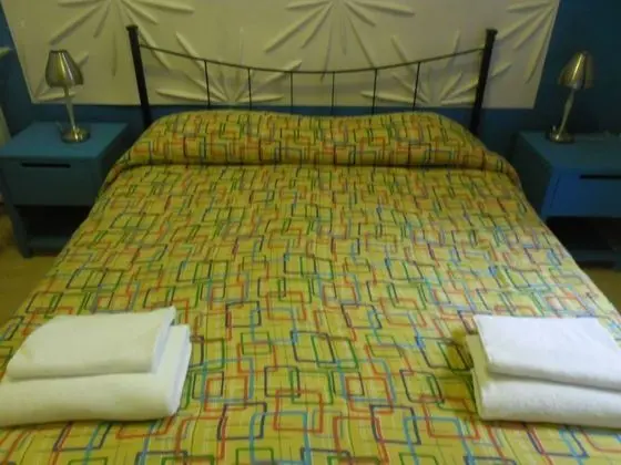 Tek Büyük Yataklı Oda, Ortak Banyo