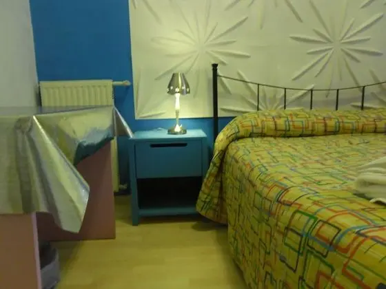 Tek Büyük Yataklı Oda, Ortak Banyo