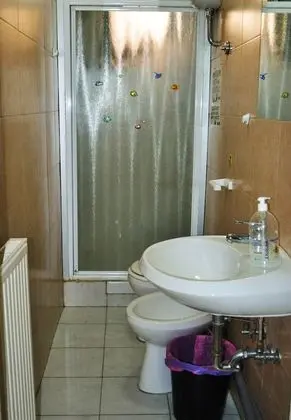 Tek Büyük Yataklı Oda, Ortak Banyo