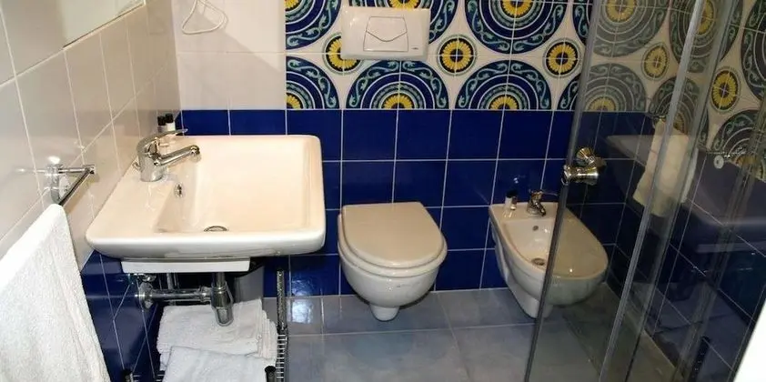 Üç Kişilik Oda, Bahçe Manzaralı