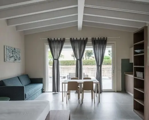 Family Oda, Bahçe Manzaralı