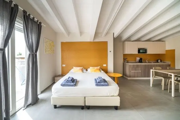 Tek Büyük veya İki Ayrı Yataklı Oda, Balkon