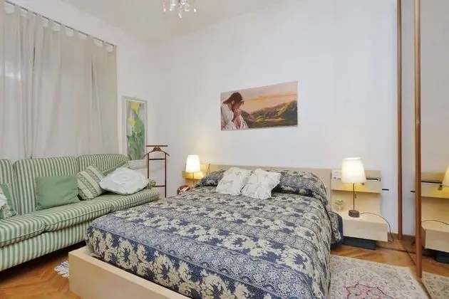 Tek Büyük Yataklı Oda, Ortak Banyo