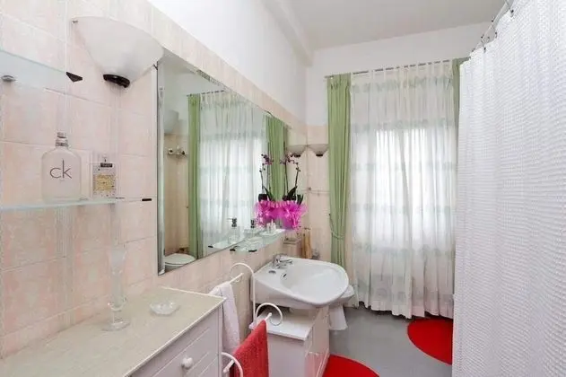 Tek Büyük Yataklı Oda, Ortak Banyo