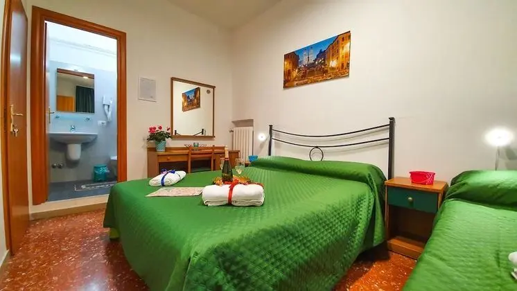 Üç Kişilik Oda (101)