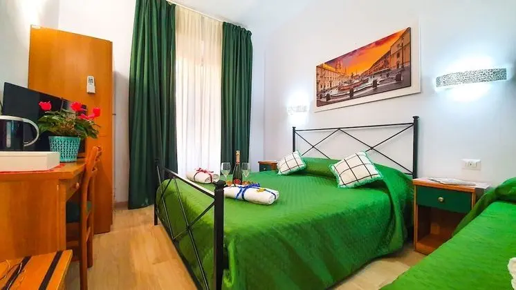 Üç Kişilik Oda (101)