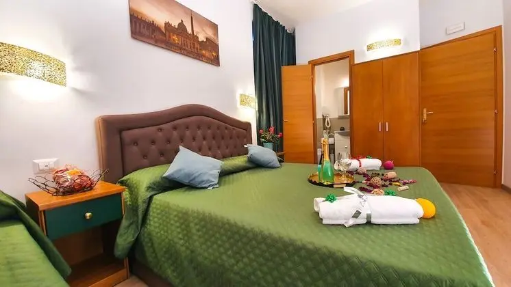 Üç Kişilik Oda (102)