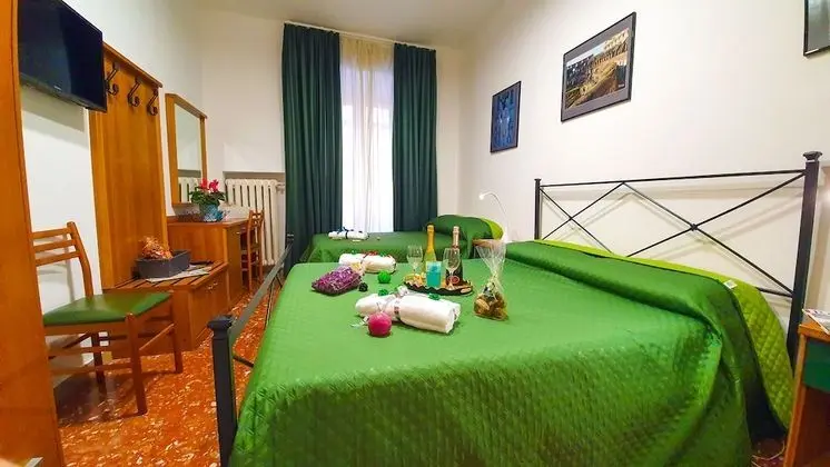 Üç Kişilik Oda (102)