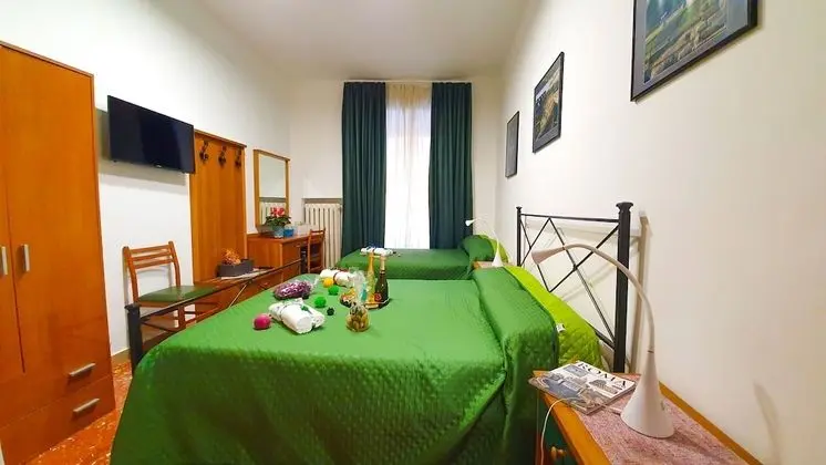 Üç Kişilik Oda (102)