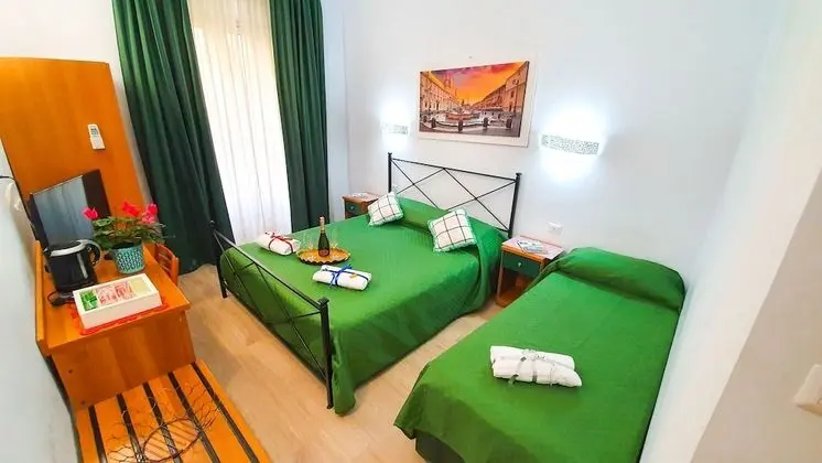 Üç Kişilik Oda (102)