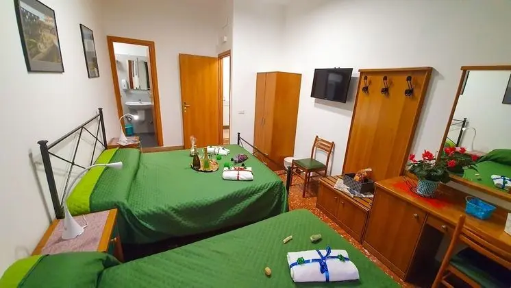 Üç Kişilik Oda (102)