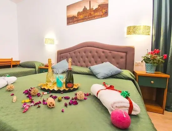 Üç Kişilik Oda (102)