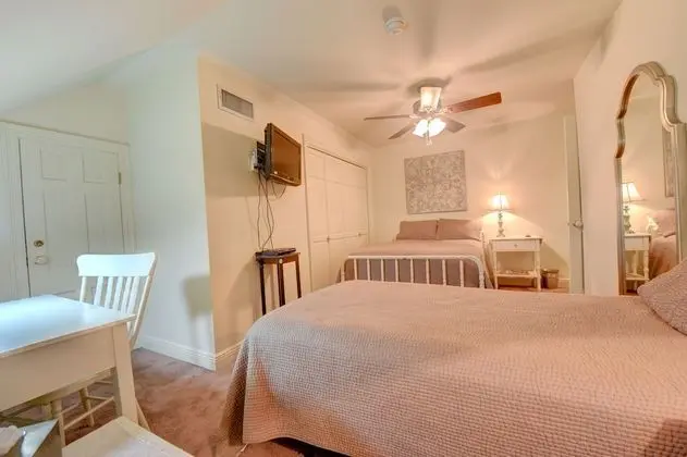 Luxury Oda (1 Double & 1 Twin Bed)