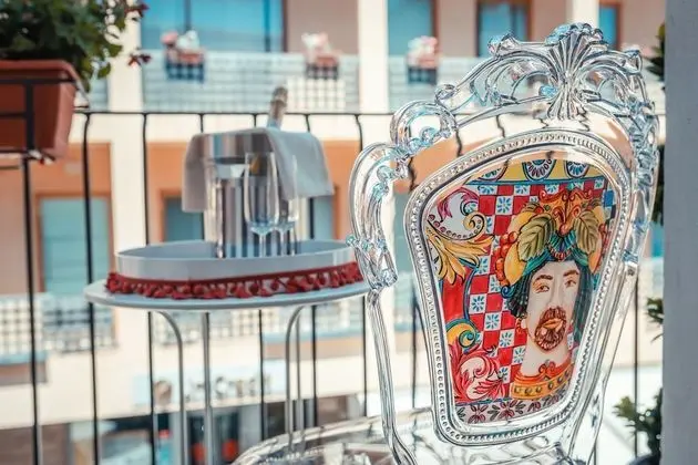 Junior Süit, 1 Büyük (Queen) Boy Yatak ve Çekyat, Balkon, Şehir Manzaralı