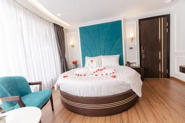 Honeymoon Tek Büyük Yataklı Oda