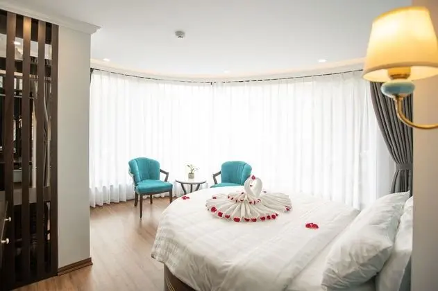 Honeymoon Tek Büyük Yataklı Oda