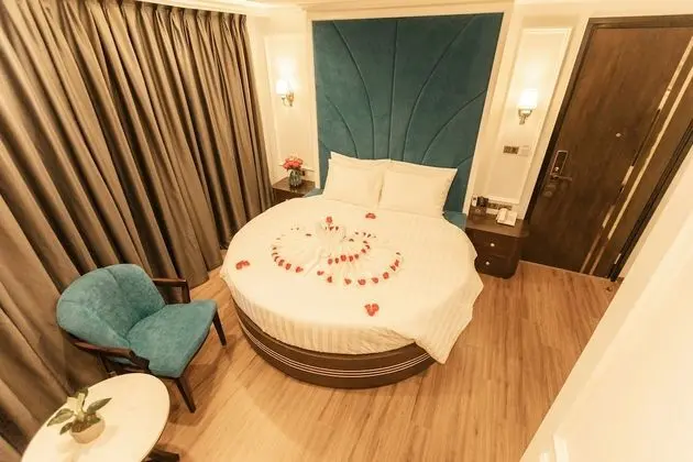 Honeymoon Tek Büyük Yataklı Oda