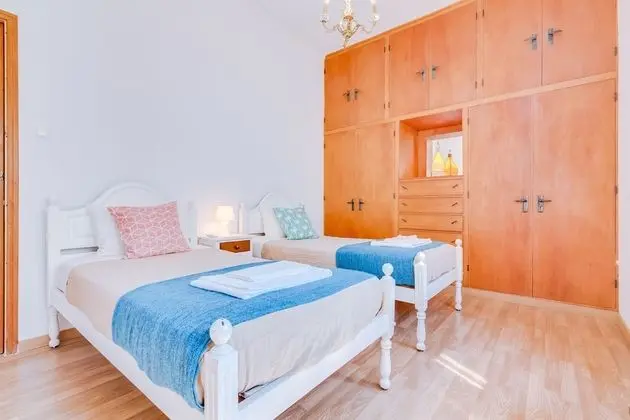 İki Ayrı Yataklı Oda, 2 Tek Kişilik Yatak, Ortak Banyo