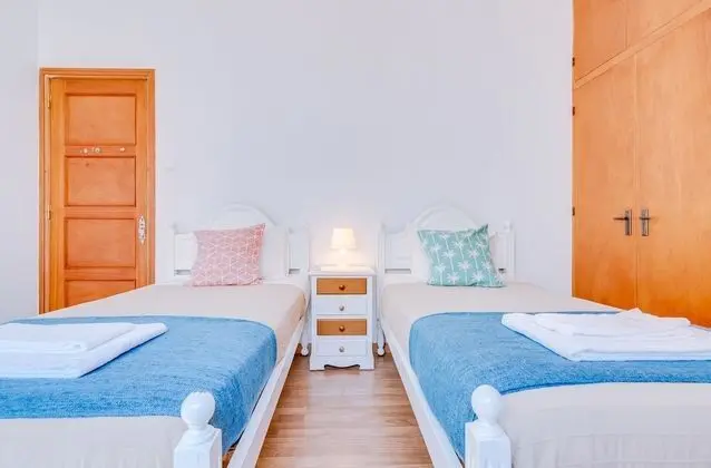 İki Ayrı Yataklı Oda, 2 Tek Kişilik Yatak, Ortak Banyo