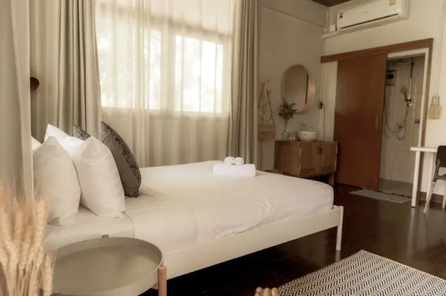 Tek Büyük Yataklı Oda, Havuz Manzaralı