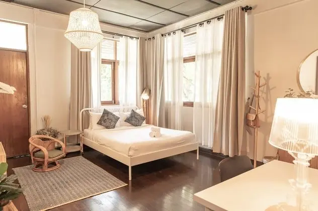 Tek Büyük Yataklı Oda, Havuz Manzaralı