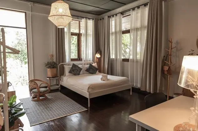 Tek Büyük Yataklı Oda, Havuz Manzaralı