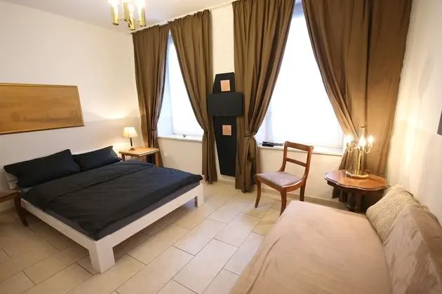 Spacious Flat - 2 Rooms - Bath & Kitchen