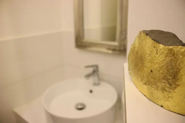 Spacious Flat - 2 Rooms - Bath & Kitchen