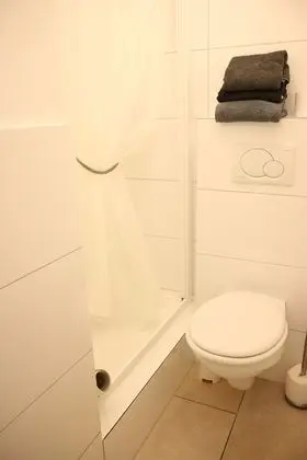 Spacious Flat - 2 Rooms - Bath & Kitchen