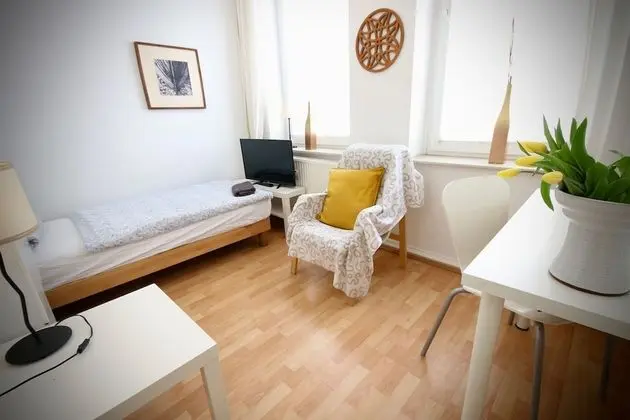 Spacious Flat - 3 Rooms - Bath & Kitchen