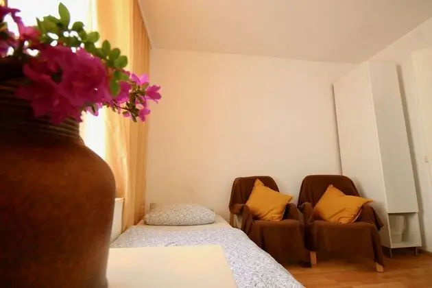 Spacious Flat - 3 Rooms - Bath & Kitchen