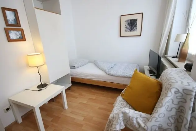 Spacious Flat - 3 Rooms - Bath & Kitchen
