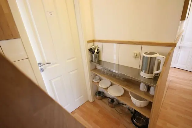 Spacious Flat - 3 Rooms - Bath & Kitchen