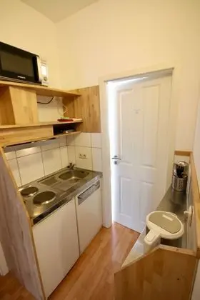 Spacious Flat - 3 Rooms - Bath & Kitchen