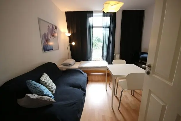 Spacious Flat - 3 Rooms - Bath & Kitchen
